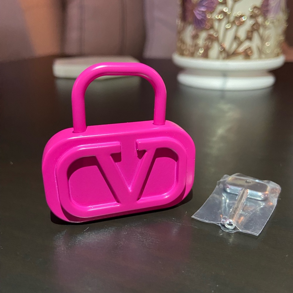 VALENTINO Pink Lock And Key Set VIP Gift NEW!